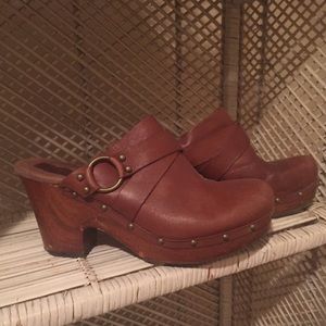KORKS clogs